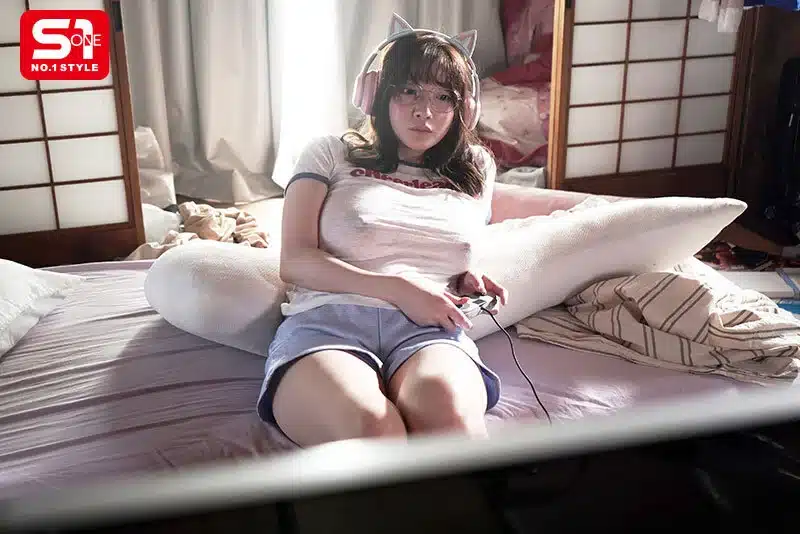av porn พี่สาวไม่ยอมออกบ้านเลยจับอ้าหอยเย็ด OFES-046 1