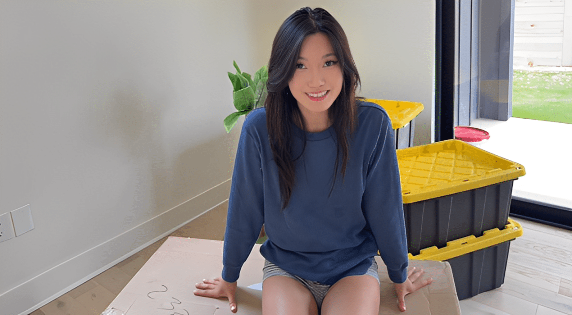 หนังโป๊ฝรั่ง สาวข้างบ้าน Cute Asian girl next door lets me 1