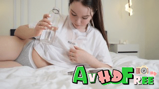 Xxxav กินน้ำไม่ระวังเลยโดนพี่ระยำจับทำเมีย Valeria Sladkih
